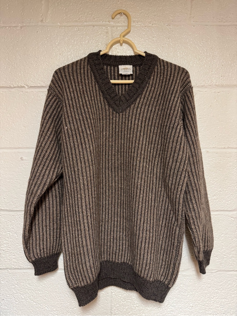 Bonner of Ireland fully fashioned v-neck stripped sweater